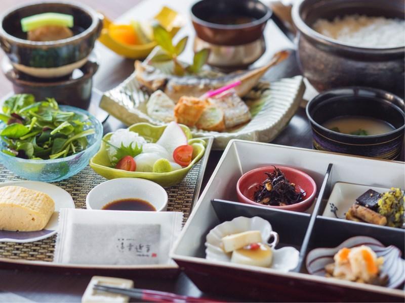 Migiwatei Ochi Kochi Hotel Tomo Екстериор снимка